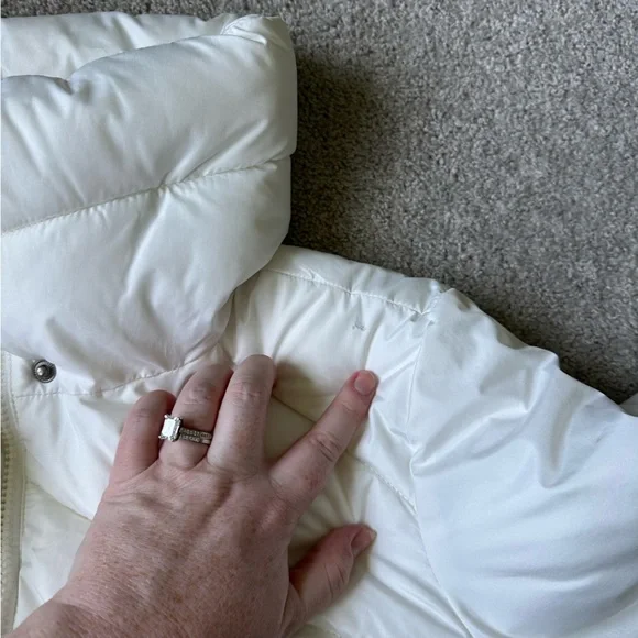 GAP Puffer Jacket in White - Picture 8 of 10